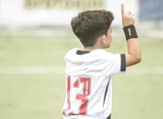 Vasco/RJ oferece apoio a atleta e transforma o futebol em refúgio após perda familiar