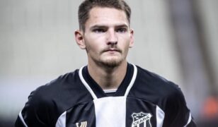 Volante João Gabriel amplia vínculo com o Ceará até 2028