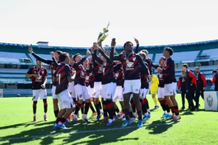 Athletico segura vantagem, supera o Coritiba e é campeão estadual sub-17