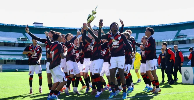 Athletico segura vantagem, supera o Coritiba e é campeão estadual sub-17
