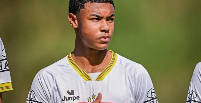 Com oito assistências na temporada, lateral cresce como peça de criação no sub-15 do Brusque