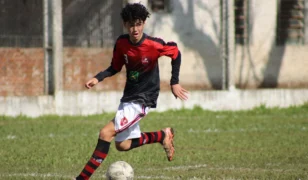 Conheça Riquelme Barreto, zagueiro do clube destaque do Gauchão Sub-15