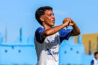 Descoberto por vídeo, atacante brilha com dois gols na estreia do Confiança no Sergipano Sub-17