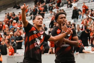 Em primeiro jogo da final do estadual sub-17, Athletico aplica 4 a 0 no Coritiba