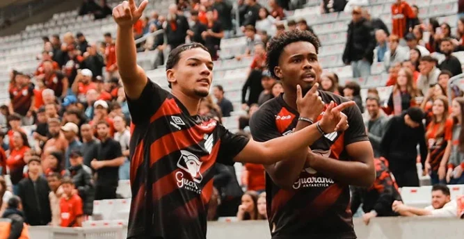 Em primeiro jogo da final do estadual sub-17, Athletico aplica 4 a 0 no Coritiba