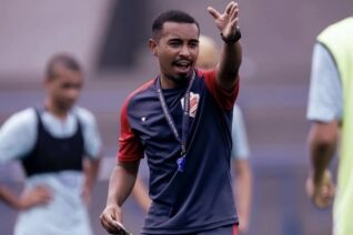 Conheça Nill Santos, treinador que tem surpreendentes 28 vitórias e 95 gols marcados em 36 jogos pelo Ibrachina/SP