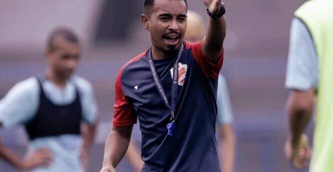 Conheça Nill Santos, treinador que tem surpreendentes 28 vitórias e 95 gols marcados em 36 jogos pelo Ibrachina/SP