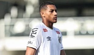 Lemes se destaca na zaga do Santos e reforça tradição do clube em formar defensores