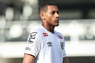 Lemes se destaca na zaga do Santos e reforça tradição do clube em formar defensores