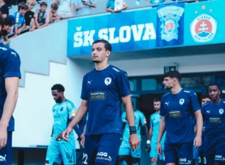 Após destaque na base, Lucca Paulino estreia no profissional do Pafos ao lado de David Luiz