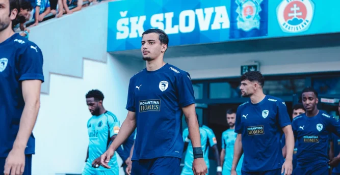 Após destaque na base, Lucca Paulino estreia no profissional do Pafos ao lado de David Luiz