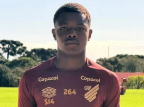 Conheça Ian Negão, aposta do Athletico que tem 29 gols em 22 jogos na temporada