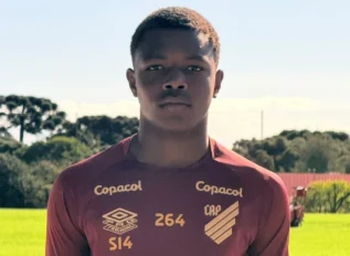 Conheça Ian Negão, aposta do Athletico que tem 29 gols em 22 jogos na temporada