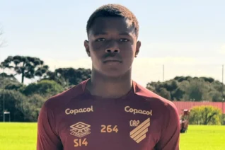 Conheça Ian Negão, aposta do Athletico que tem 29 gols em 22 jogos na temporada