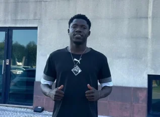 Formado no CFC Tietê/SP, atacante Alioune Mané assina com a Académica de Coimbra, de Portugal