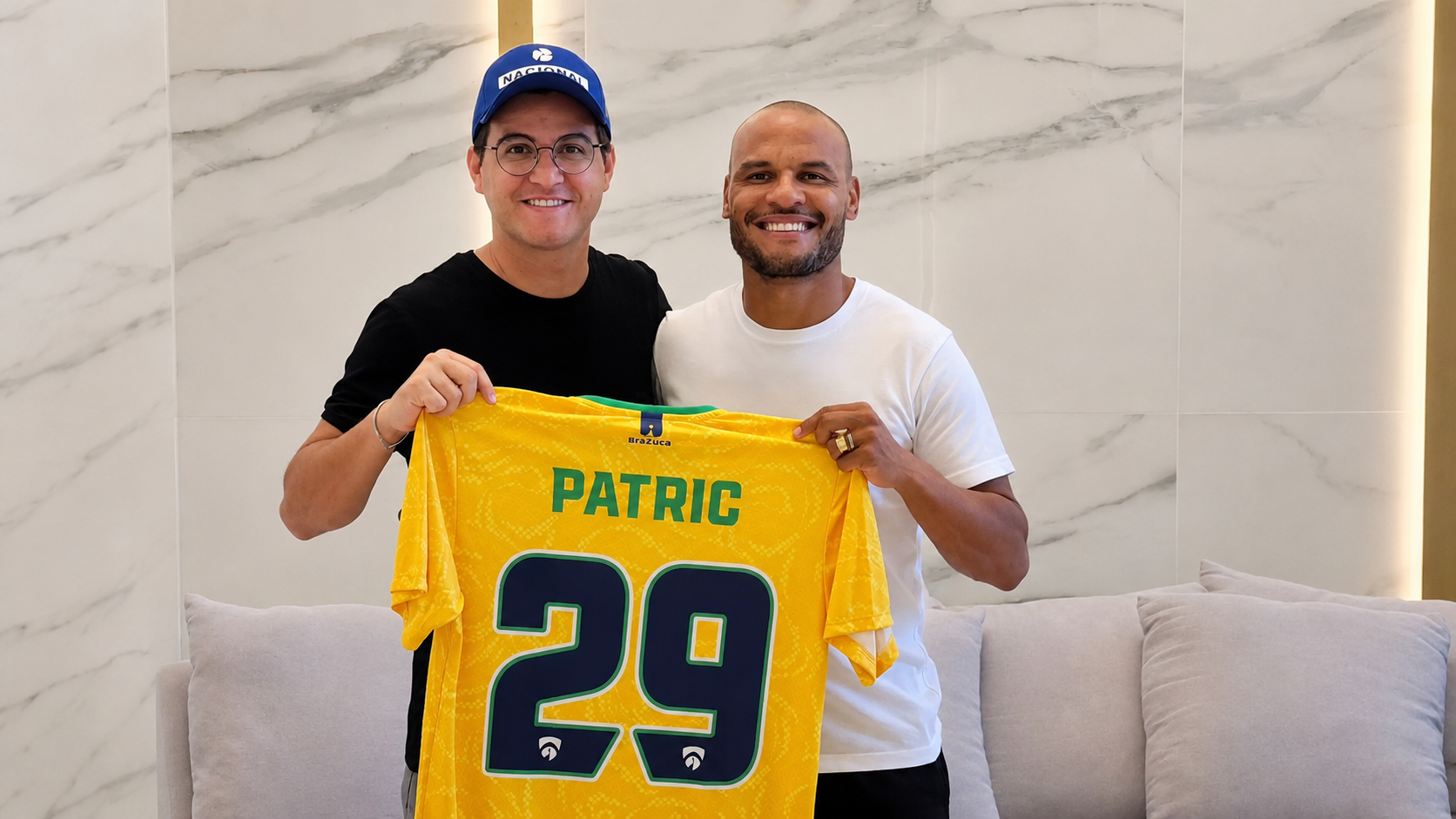 Jiovani Soeiro e Patric comemoram parceria (Foto: Portal Brazuca/Divulgação)