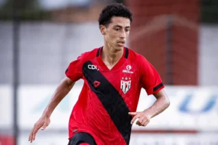 Renan Paulino chega a 16 participações em gols na temporada de estreia no sub-17