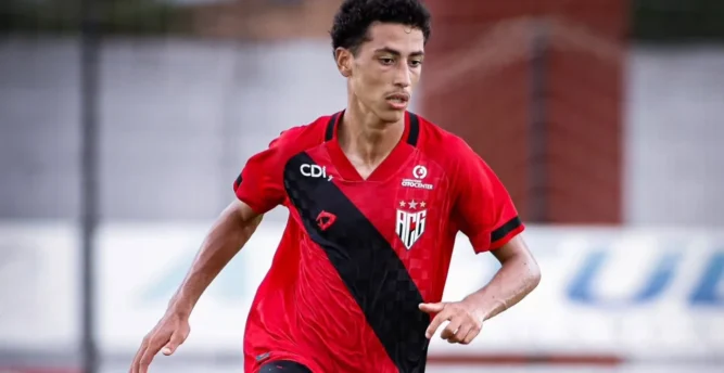 Renan Paulino chega a 16 participações em gols na temporada de estreia no sub-17