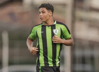 Ryori chega ao América-MG após passagem por Galo e Coimbra e mira título na temporada