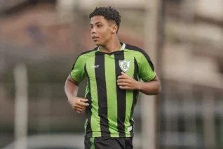 Ryori chega ao América-MG após passagem por Galo e Coimbra e mira título na temporada