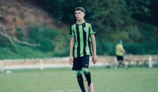 Conheça Toninho, atacante que gosta de jogo grande e é destaque na base do América-MG