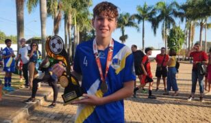 Zagueiro e artilheiro, Felipe Bressan decide jogos pelo Maringá/DF