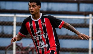 Lateral de 17 anos, Caynnan é aposta no profissional do Vera Cruz/PE