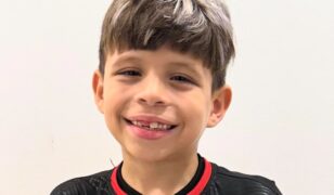 Irmãos sonham juntos e minicraque descobre o futebol se divertindo no Maranhão