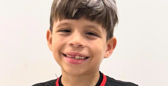 Irmãos sonham juntos e minicraque descobre o futebol se divertindo no Maranhão