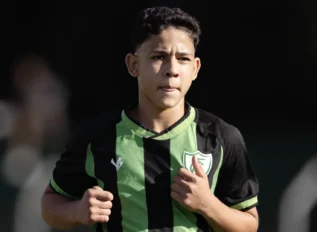 Artilheiro do Mineiro Sub-13, Vinícius acumula 20 participações em gols em 13 jogos pelo América-MG