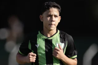 Artilheiro do Mineiro Sub-13, Vinícius acumula 20 participações em gols em 13 jogos pelo América-MG