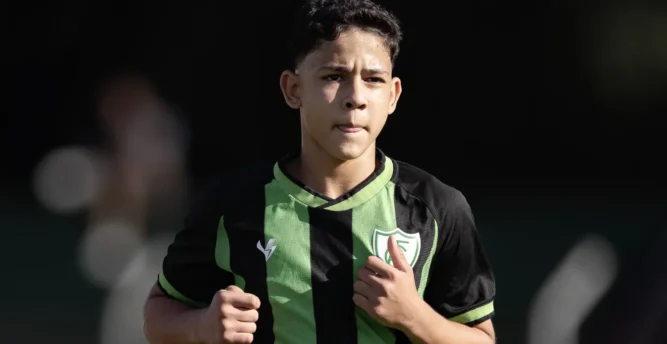Artilheiro do Mineiro Sub-13, Vinícius acumula 20 participações em gols em 13 jogos pelo América-MG