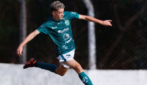 Volante com boa chegada ao ataque, Cauã Rabelo inicia trajetória no Guarani