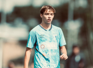 Conheça Arthur Sartori, centroavante que soma 31 gols em 30 jogos pelo Azuriz/PR