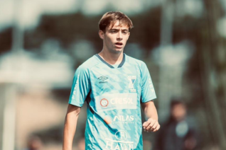Conheça Arthur Sartori, centroavante que soma 31 gols em 30 jogos pelo Azuriz/PR