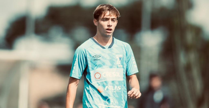 Conheça Arthur Sartori, centroavante que soma 31 gols em 30 jogos pelo Azuriz/PR