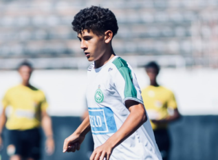 Léo Peruchi mira vôos altos com a camisa do Cosmopolitano/SP