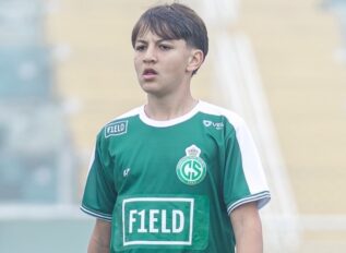 Olavo Valente vive sonho do futebol no Cosmopolitano e mira seleção brasileira