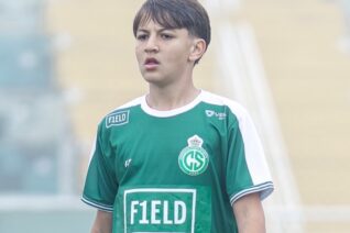 Olavo Valente vive sonho do futebol no Cosmopolitano e mira seleção brasileira